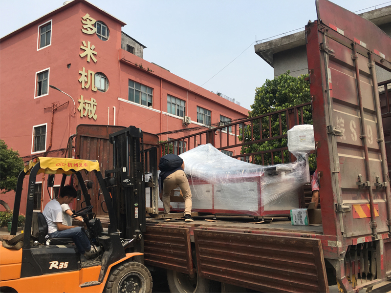 家具方管熱熔機(jī)床，專車發(fā)往山海