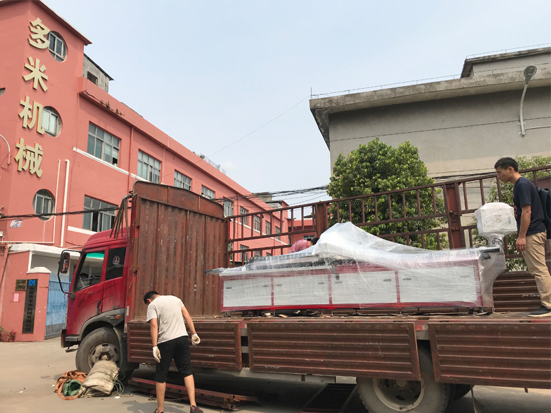 家具方管熱熔機(jī)床，專車發(fā)往山海