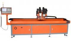 熱熔數(shù)控鉆孔機(jī)換刀按復(fù)位鍵，刀卡住了，不手